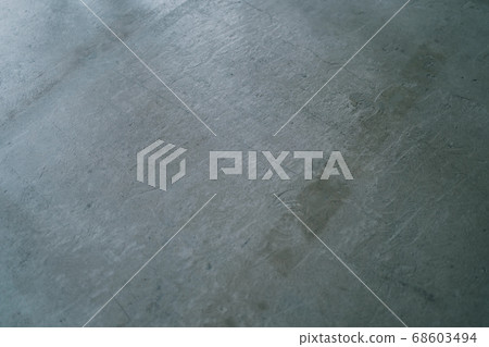 Bare concrete floor 68603494