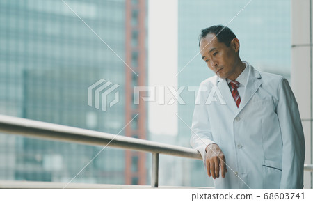 Male in his 50s white coat 68603741