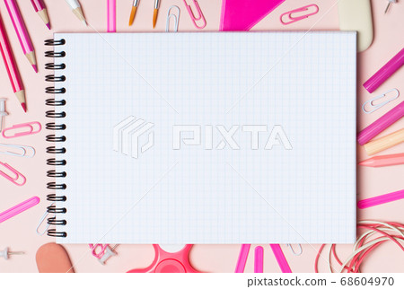 Girls' pink school supplies 68604970