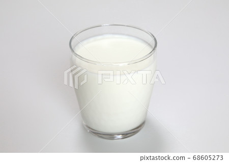 milk milk 68605273