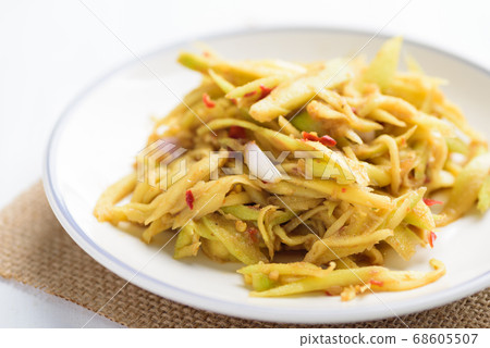 Thai food, spicy green mango salad (Tum Ma Muang) 68605507