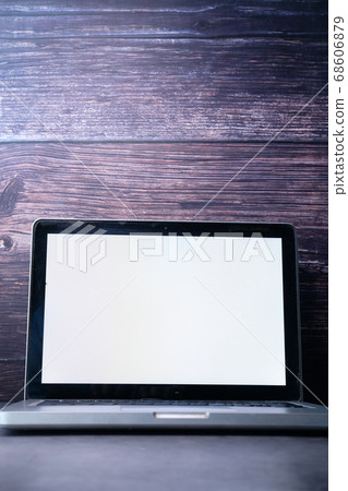 Laptop with white screen on office table 68606879