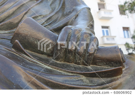 Statue of Aristotle (Thessaloniki)  68606902