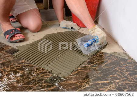 Close-up of a master's hand that makes furrows in 68607568