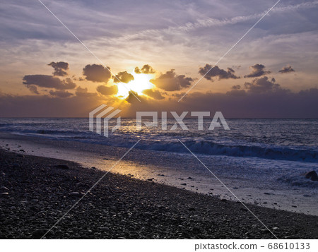 Sunrise on Taitung Sea Sunrise on Taitung Sea 68610133