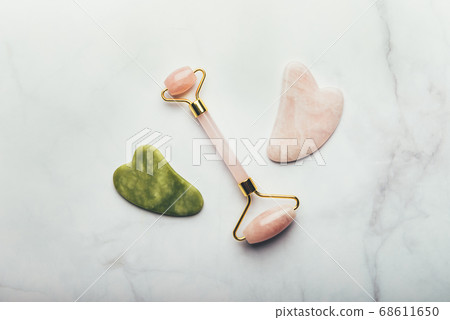 Jade face roller and Gua sha stone 68611650