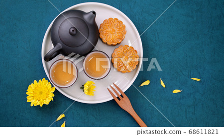 Moon cake Mid-Autumn Festival Top view Moon cake Mid-Autumn Festival げっぺい 五夜夜 Moon cake Mid-Autumn Festival Top view Moon cake Mid-Autumn Festival げっぺい 五夜夜 68611821