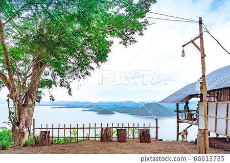 Natural chair made from wooden log for lookout point with resting . Beautiful scenery of nature with a large reservoir above the Srinagarind Dam at Rai Ya Yam view point in Kanchanaburi, Thailand. Natural chair made from wooden log for lookout point with resting . Beautiful scenery of nature with a large reservoir above the Srinagarind Dam at Rai Ya Yam view point in Kanchanaburi, Thailand. 68613785