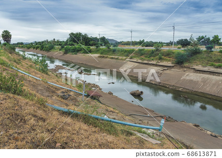 Irrigation canal or irrigation channel in concrete wall Send water from the reservoir to the agricultural area Irrigation canal or irrigation channel in concrete wall Send water from the reservoir to the agricultural area 68613871