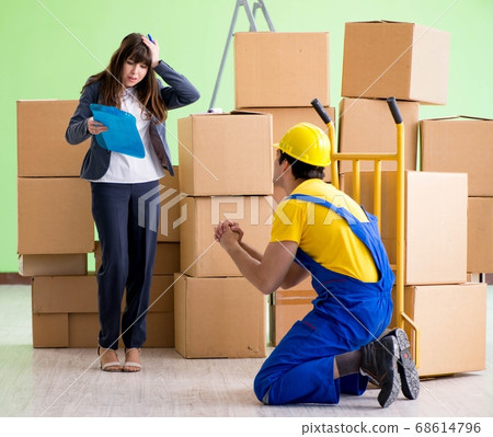 Woman boss and man contractor working with boxes delivery 68614796