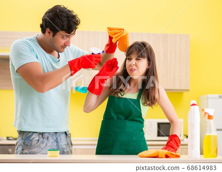 Young couple working at kitchen 68614983
