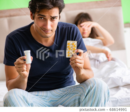 Man using pills for woman satisfaction Man using pills for woman satisfaction 68614991