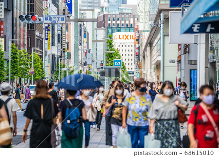 日本的東京城市景觀東京銀座的面具脫穎而出。繼續發生新的冠狀病毒感染= 8月18日 68615010