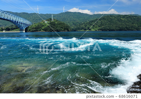 One of Japan's three major tides! Whirlpools of the Kuronoseto and the Kuronoseto Bridge One of Japan's three major tides! Whirlpools of the Kuronoseto and the Kuronoseto Bridge 68616071