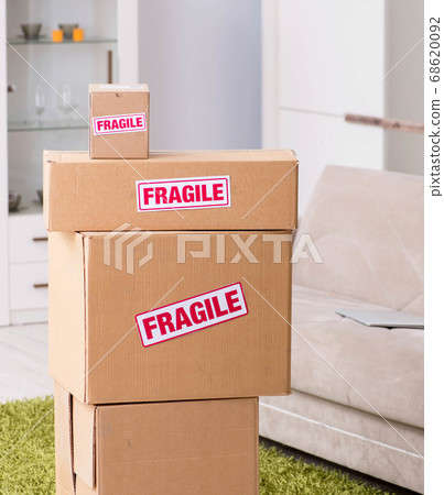 Transportation contractor with fragile boxes Transportation contractor with fragile boxes 68620092