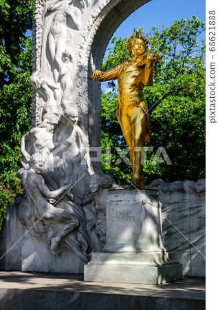 Vienna, monument to Johann Strauss Vienna, monument to Johann Strauss 68621888