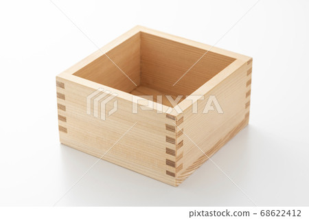在白色背景上的益壽 68622412