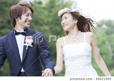 Bride and groom holding hands Bride and groom holding hands 68622660