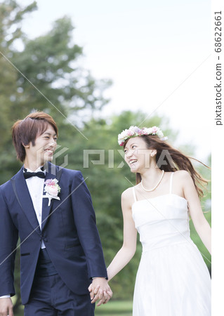 Bride and groom holding hands 68622661