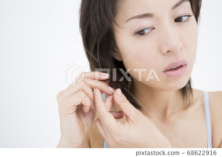患有頭髮的女人 患有頭髮的女人 68622916