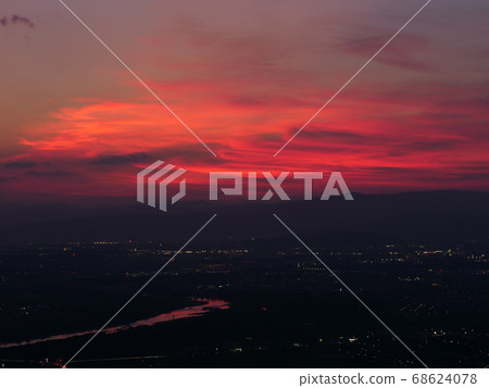 Sunset from Mantoroyama Observatory (Ide Town, Kyoto Prefecture) towards Kyoto Sunset from Mantoroyama Observatory (Ide Town, Kyoto Prefecture) towards Kyoto 68624078