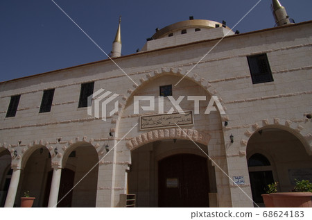 [Jordan] Madaba, the front entrance to the huge mosque 68624183