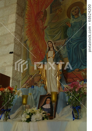 [Jordan] Madaba, Statue of the Virgin Mary in the Church of St. John the Baptist 68624200