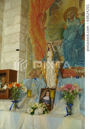 [Jordan] Madaba, Statue of the Virgin Mary in the Church of St. John the Baptist 68624201