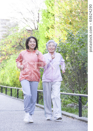 Walking mother and daughter 68624290