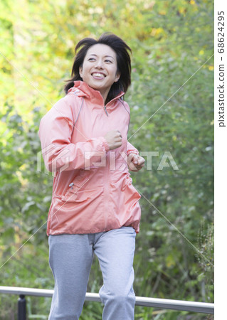 慢跑的女人 68624295