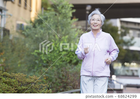 Senior women walking 68624299