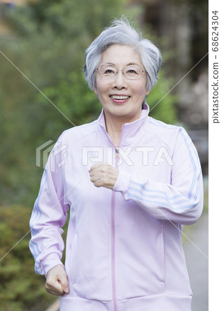 高級女子走 68624304