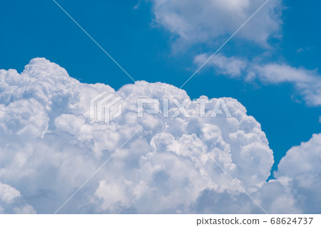 Summer sky cumulonimbus cloud d-1 in the sky in August 68624737