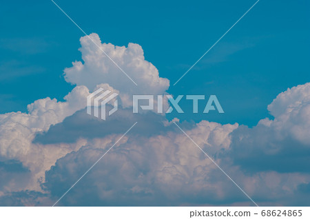 Summer sky Cumulonimbus in the August sky d-3 light tone 68624865