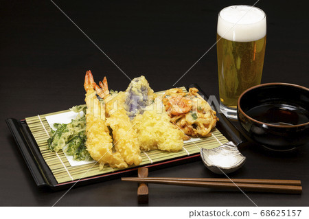 Assorted Tempura and Beer Shrimp Kiss Eggplant Shungiku Kakiage 68625157