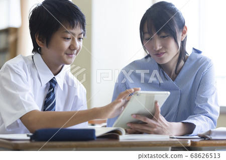 Junior high school class scene 68626513