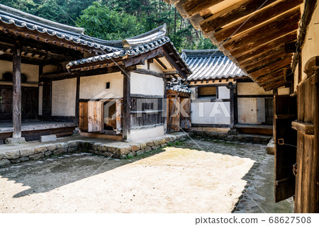 Traditional buildings in Andong Hahoe Village 68627508