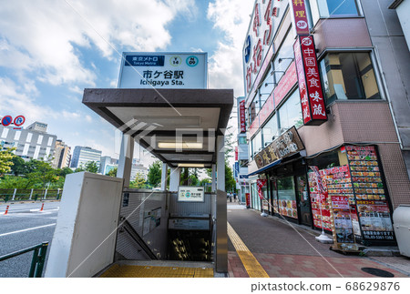 擁有市谷站(門口)景緻的日本東京城市景觀 擁有市谷站(門口)景緻的日本東京城市景觀 68629876