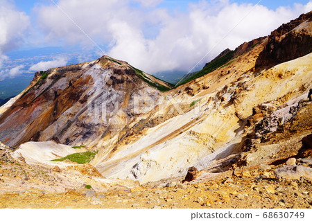 From Tokachidake Kamehoro Evacuation Hut in front of the crater From Tokachidake Kamehoro Evacuation Hut in front of the crater 68630749