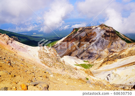From Tokachidake Kamehoro Evacuation Hut in front of the crater From Tokachidake Kamehoro Evacuation Hut in front of the crater 68630750