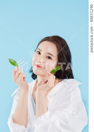 Women's natural beauty concept, beautiful young woman with clean perfect skin. summer skin care. 506 Women's natural beauty concept, beautiful young woman with clean perfect skin. summer skin care. 506 68631296