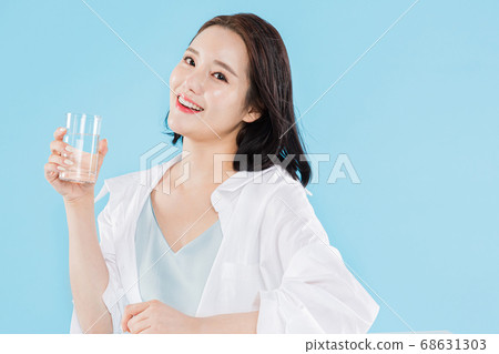 Women's natural beauty concept, beautiful young woman with clean perfect skin. summer skin care. 485 Women's natural beauty concept, beautiful young woman with clean perfect skin. summer skin care. 485 68631303