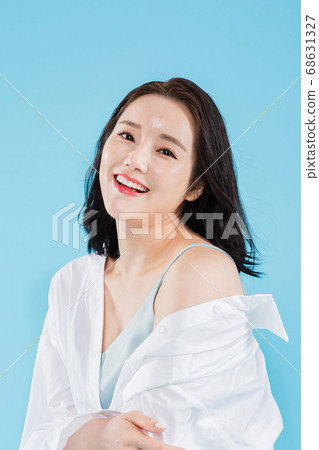 Women's natural beauty concept, beautiful young woman with clean perfect skin. summer skin care. 436 68631327