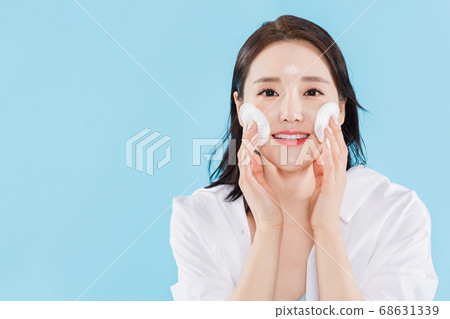Women's natural beauty concept, beautiful young woman with clean perfect skin. summer skin care. 567 Women's natural beauty concept, beautiful young woman with clean perfect skin. summer skin care. 567 68631339