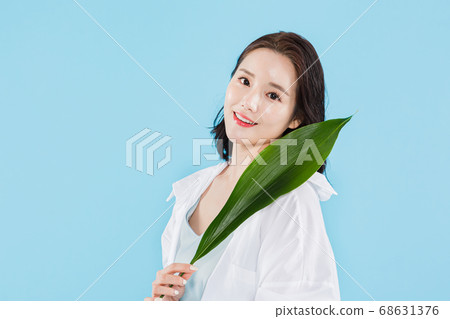 Women's natural beauty concept, beautiful young woman with clean perfect skin. summer skin care. 502 Women's natural beauty concept, beautiful young woman with clean perfect skin. summer skin care. 502 68631376