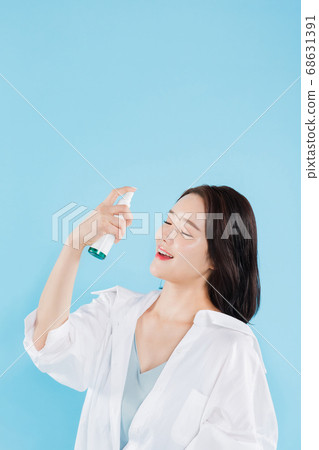 Women's natural beauty concept, beautiful young woman with clean perfect skin. summer skin care. 542 Women's natural beauty concept, beautiful young woman with clean perfect skin. summer skin care. 542 68631391