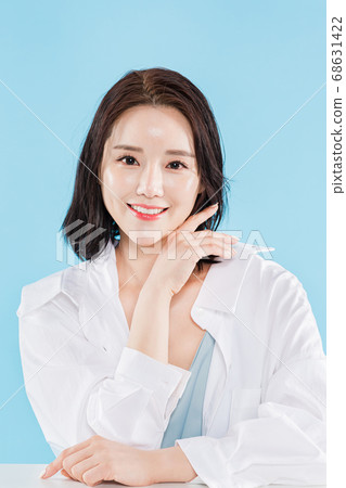 Women's natural beauty concept, beautiful young woman with clean perfect skin. summer skin care. 461 Women's natural beauty concept, beautiful young woman with clean perfect skin. summer skin care. 461 68631422