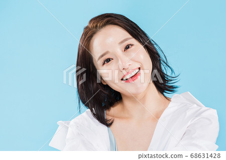 Women's natural beauty concept, beautiful young woman with clean perfect skin. summer skin care. 446 Women's natural beauty concept, beautiful young woman with clean perfect skin. summer skin care. 446 68631428