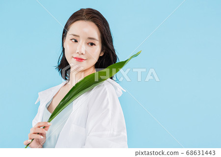 Women's natural beauty concept, beautiful young woman with clean perfect skin. summer skin care. 503 Women's natural beauty concept, beautiful young woman with clean perfect skin. summer skin care. 503 68631443
