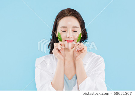 Women's natural beauty concept, beautiful young woman with clean perfect skin. summer skin care. 509 Women's natural beauty concept, beautiful young woman with clean perfect skin. summer skin care. 509 68631567